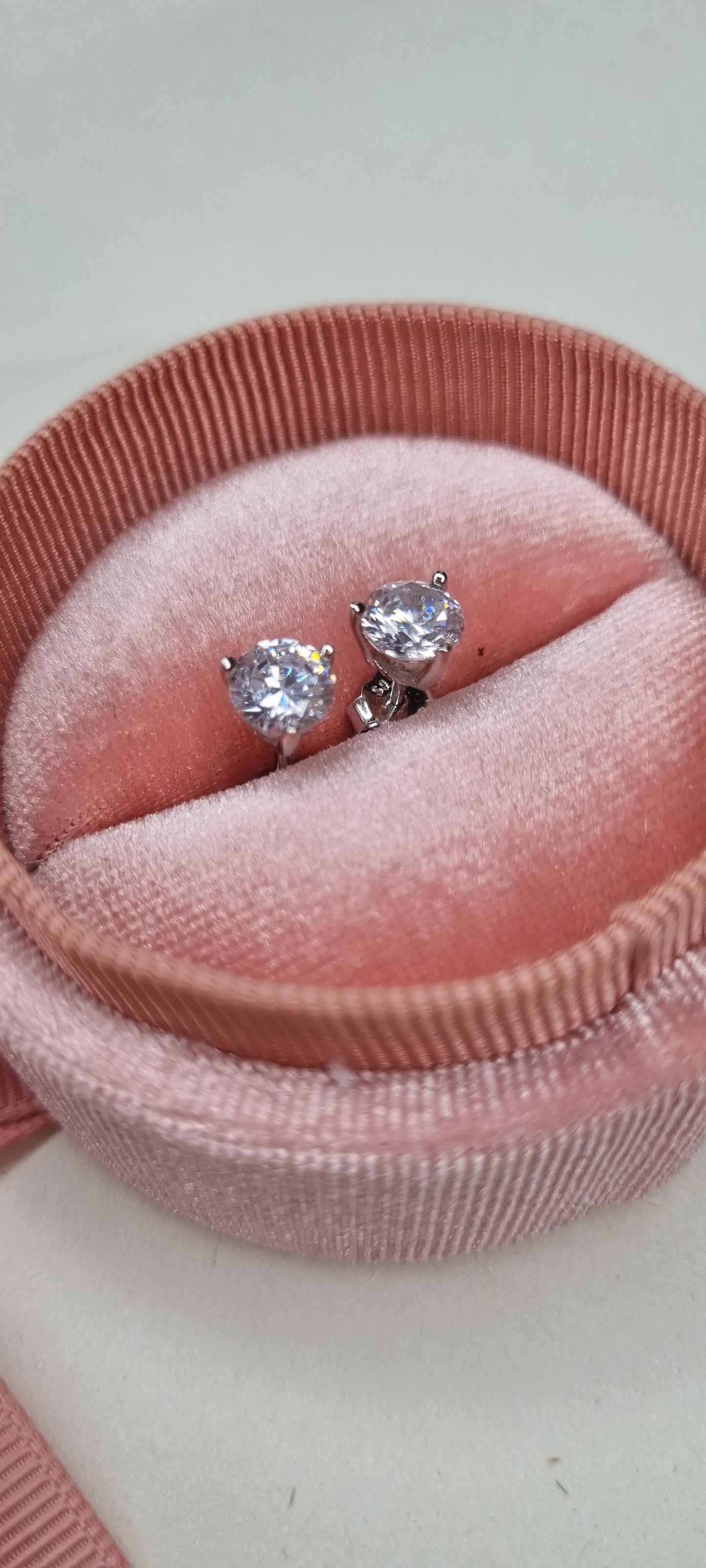 TWINKLE sterling silver solitaire earrings